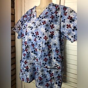 NWT Ladies Floral Scrub Top Size M